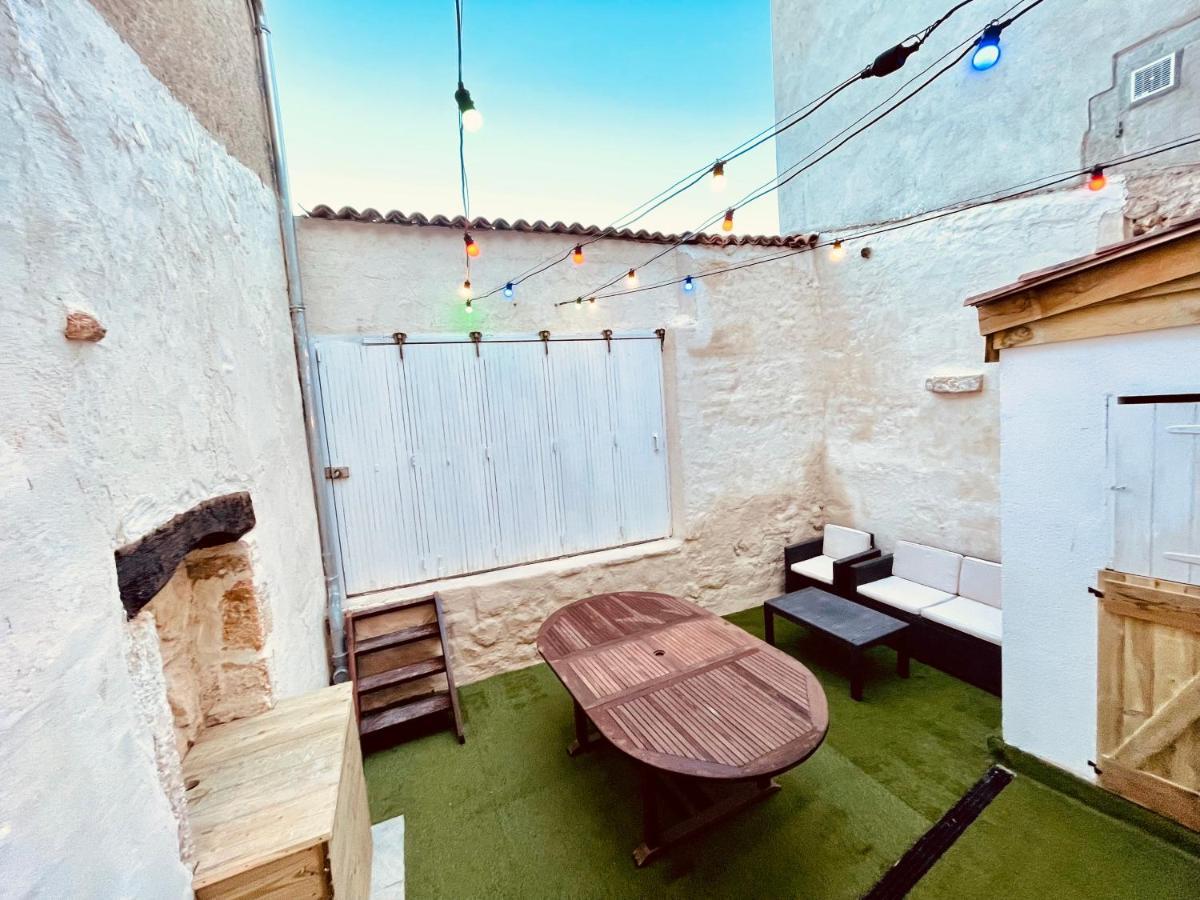 La Carree Des Amis Villa Lusignan Kültér fotó