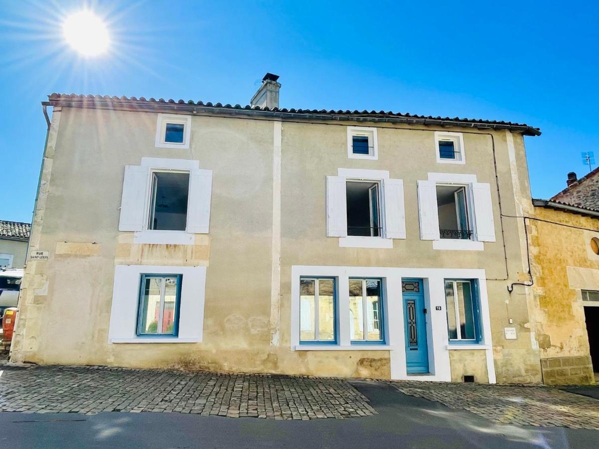 La Carree Des Amis Villa Lusignan Kültér fotó