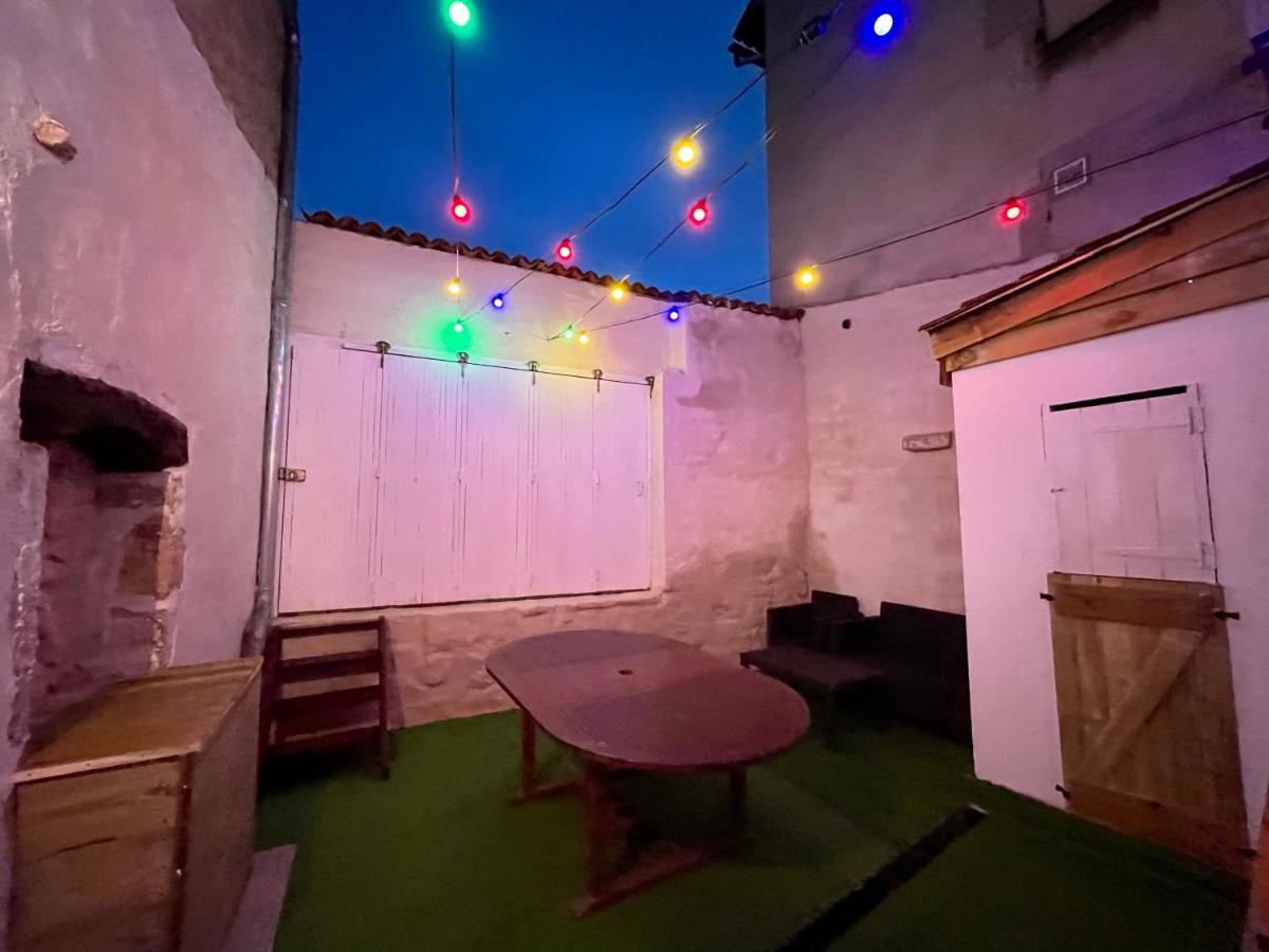La Carree Des Amis Villa Lusignan Kültér fotó